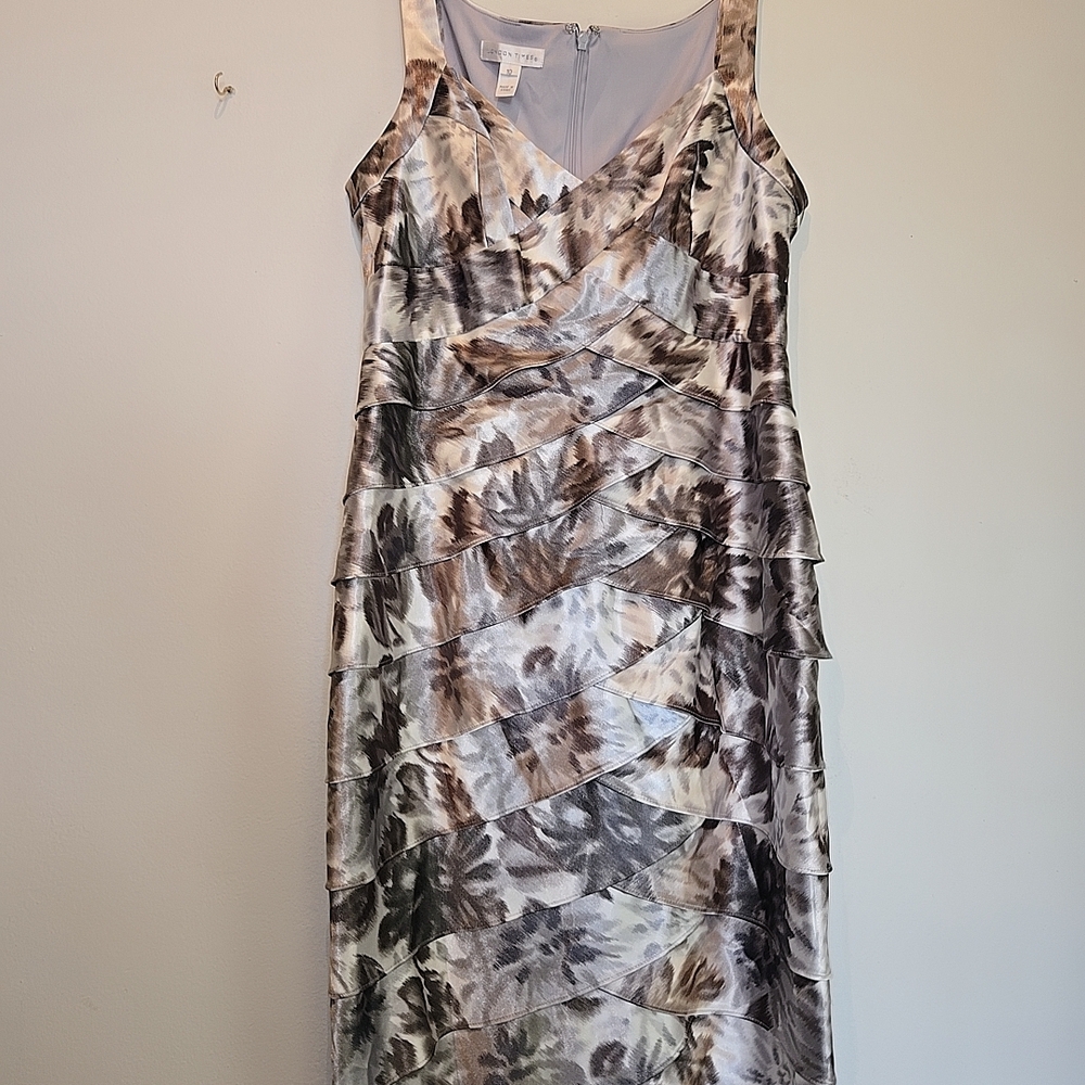 London Times Brown and Tan Sleeveless V-Neck Midi Sundress